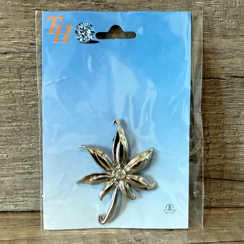 TH Flower Brooch